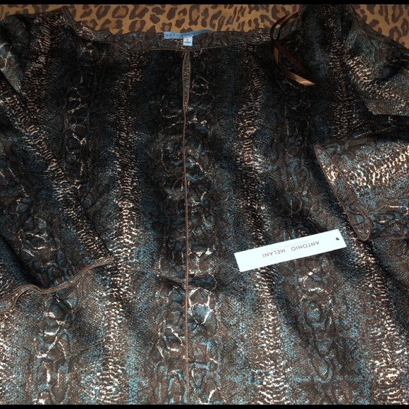 Antonio Melani size Large blue 3/4 sleeve silky reptile print top - Picture 1 of 6